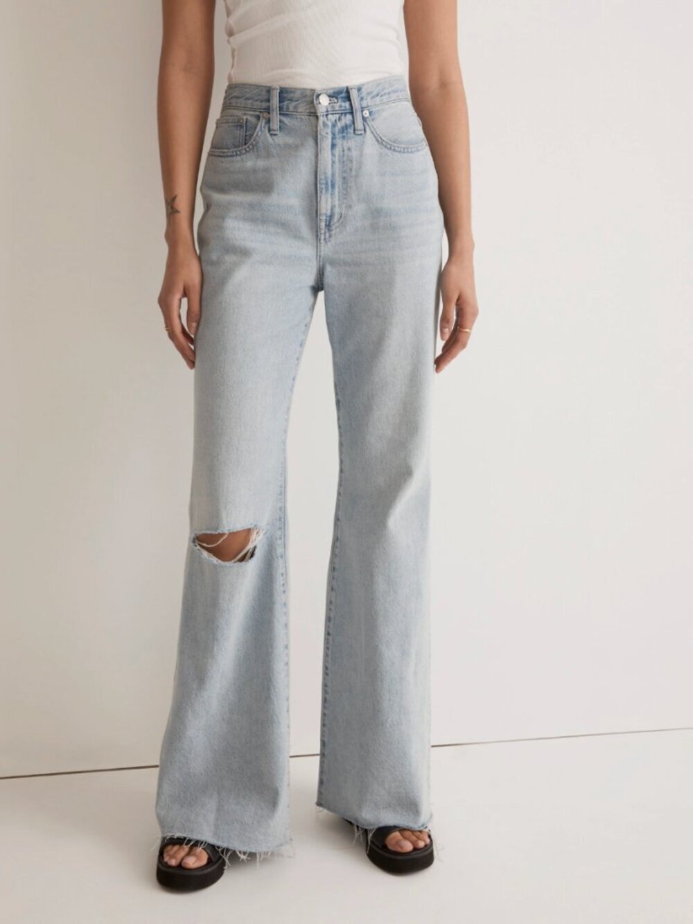 Madewell Baggy Flare High Waist Ripped Knee Jeans in Luzon Light Blue Wash, 27